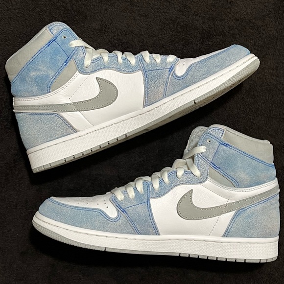 ❌SOLD❌Jordan 1 High ‘Hyper Royal’ - Picture 3 of 9